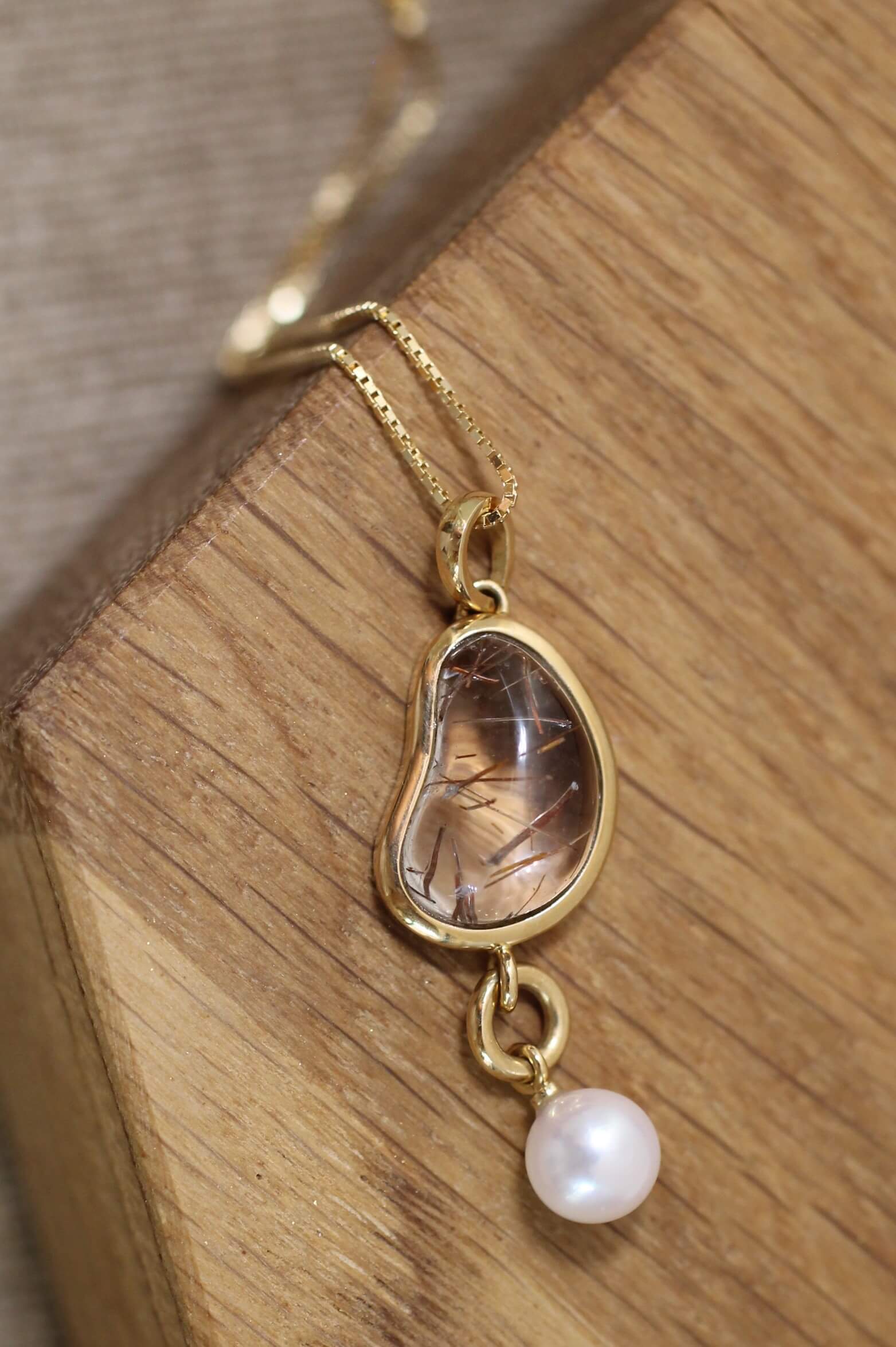 18kt Gold Quartz Pearl pendant